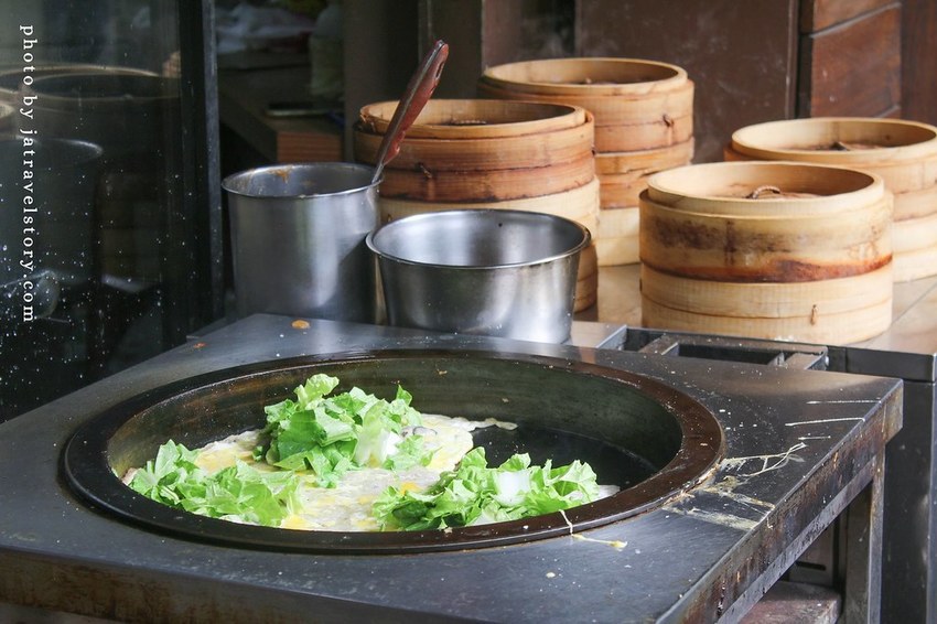 蒸的不一樣 手工現包蒸餃只要55元起,九層塔菇菇香氣足!【捷運松江南京】 @J&A的旅行