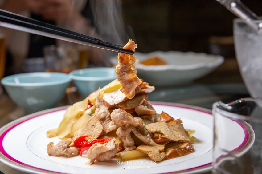 台北美食|南村私廚小酒棧~連續兩年米其林餐盤推薦,2022全新菜色道道精彩、捷運忠孝敦化美食。