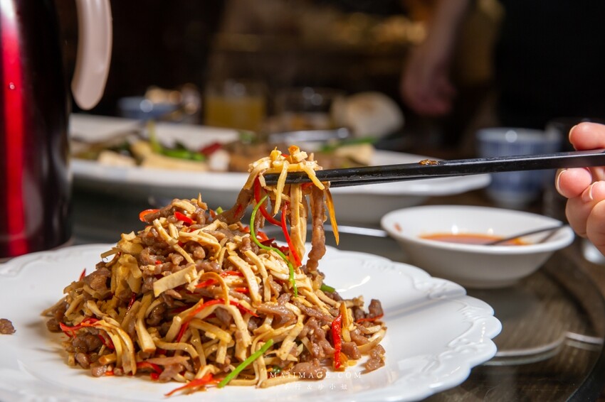 台北美食|南村私廚小酒棧~連續兩年米其林餐盤推薦,2022全新菜色道道精彩、捷運忠孝敦化美食。