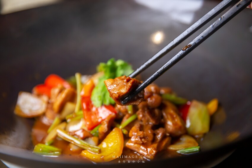 台北美食|南村私廚小酒棧~連續兩年米其林餐盤推薦,2022全新菜色道道精彩、捷運忠孝敦化美食。