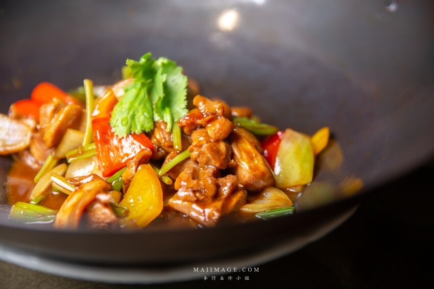 台北美食|南村私廚小酒棧~連續兩年米其林餐盤推薦,2022全新菜色道道精彩、捷運忠孝敦化美食。