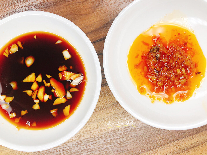 醋溜土豆絲,酸豆炒肉末.富貴白斬雞拼當歸香腸,河南蒸麵,清蒸臭豆腐,毛氏紅燒肉附刈包,爐烤大草蝦佐味增醬,六色匯時蔬,清蒸海上鮮,白菜獅子頭砂鍋