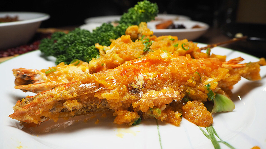 醋溜土豆絲,酸豆炒肉末.富貴白斬雞拼當歸香腸,河南蒸麵,清蒸臭豆腐,毛氏紅燒肉附刈包,爐烤大草蝦佐味增醬,六色匯時蔬,清蒸海上鮮,白菜獅子頭砂鍋