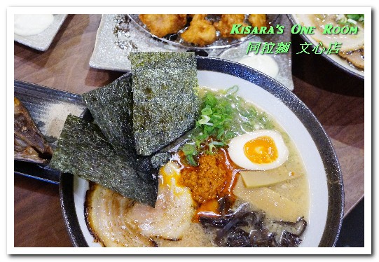 同拉麵とともに(文心店)：文心路拉麵．適合呼朋引伴的客製化拉麵店──同拉麵とともに