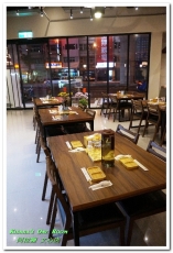 同拉麵とともに(文心店)：文心路拉麵．適合呼朋引伴的客製化拉麵店──同拉麵とともに