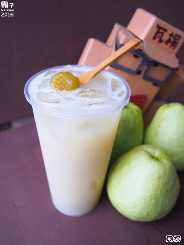 瓦楞飲品專賣店：瓦楞飲品，中科商圈岩鹽奶蓋熱熱喝，薑汁奶茶也很推～