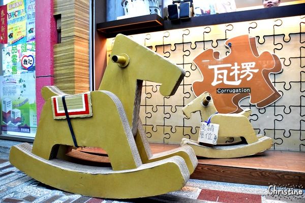 【台中。美食】西屯 / 瓦楞,特色飲品,讓人難以忘懷的滋味,岩鹽奶蓋系列,順口鹹味和茶香的好組合