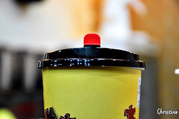 【台中。美食】西屯 / 瓦楞,特色飲品,讓人難以忘懷的滋味,岩鹽奶蓋系列,順口鹹味和茶香的好組合