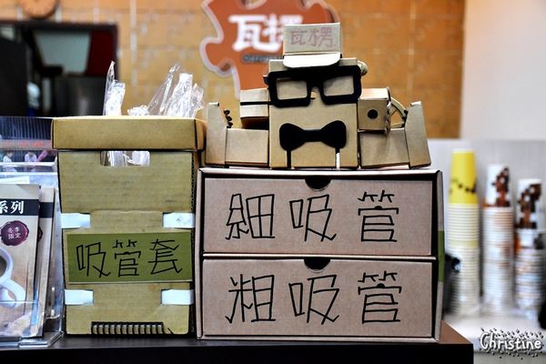 【台中。美食】西屯 / 瓦楞,特色飲品,讓人難以忘懷的滋味,岩鹽奶蓋系列,順口鹹味和茶香的好組合