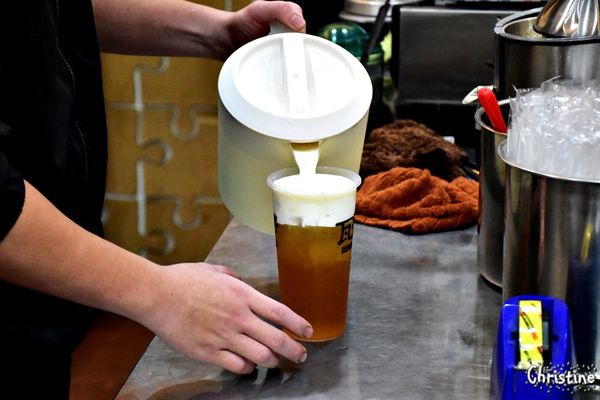 【台中。美食】西屯 / 瓦楞,特色飲品,讓人難以忘懷的滋味,岩鹽奶蓋系列,順口鹹味和茶香的好組合