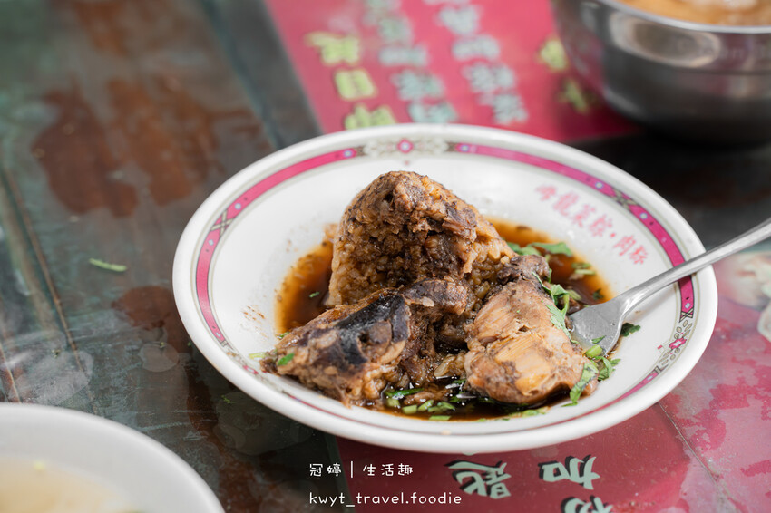 台南肉粽地圖_海龍肉粽,九十年老字號手工肉粽,靈魂老滷汁、花
