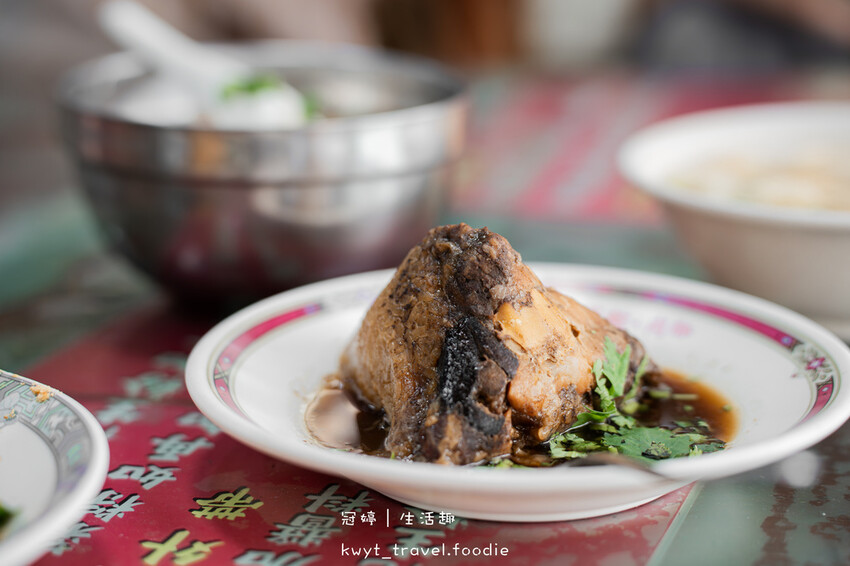 台南肉粽地圖_海龍肉粽,九十年老字號手工肉粽,靈魂老滷汁、花