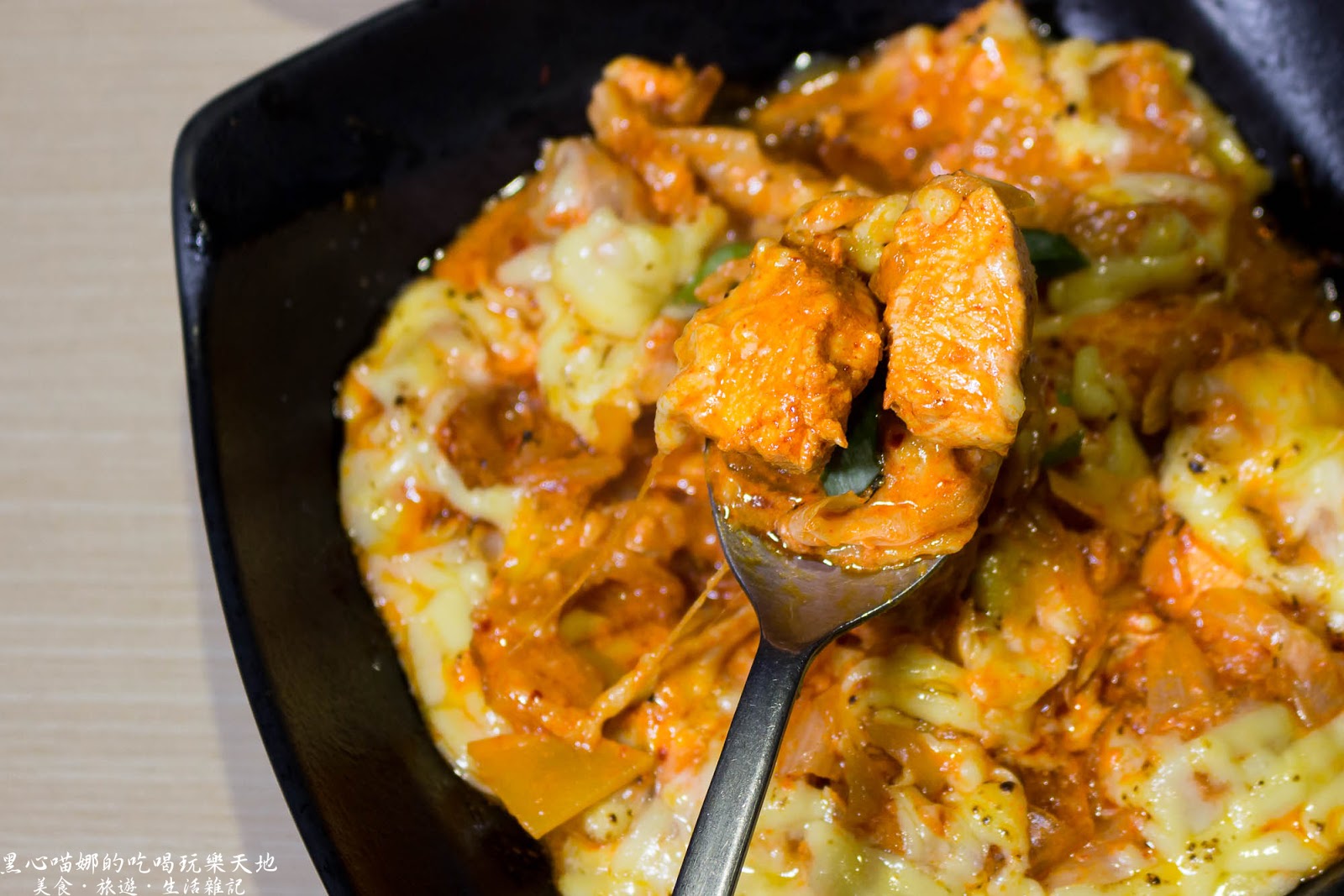 高雄前鎮︱油蔥酥韓國烤肉村　大口喝酒、大口吃肉！！專人烤肉不忙亂❤吃烤肉也能學韓語喲！！요정수 구이마을