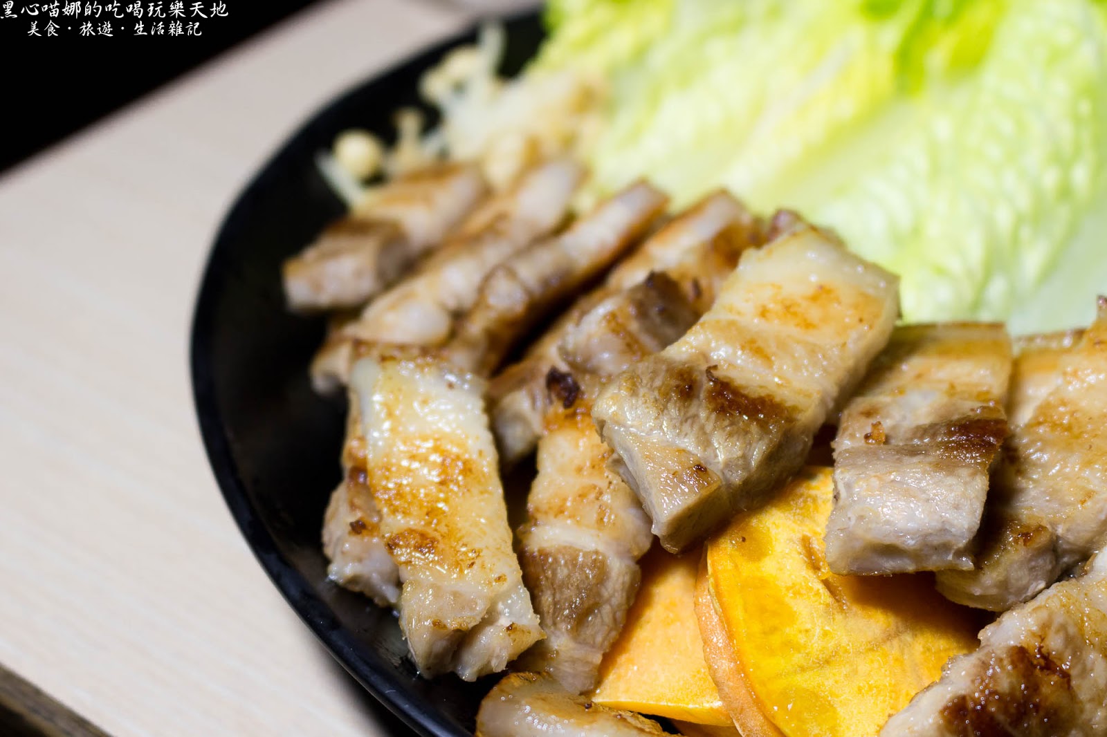 高雄前鎮︱油蔥酥韓國烤肉村　大口喝酒、大口吃肉！！專人烤肉不忙亂❤吃烤肉也能學韓語喲！！요정수 구이마을