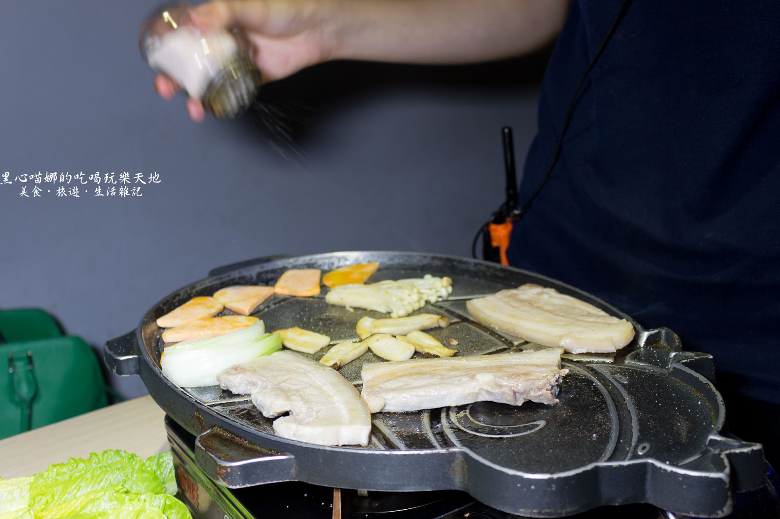 高雄前鎮︱油蔥酥韓國烤肉村　大口喝酒、大口吃肉！！專人烤肉不忙亂❤吃烤肉也能學韓語喲！！요정수 구이마을