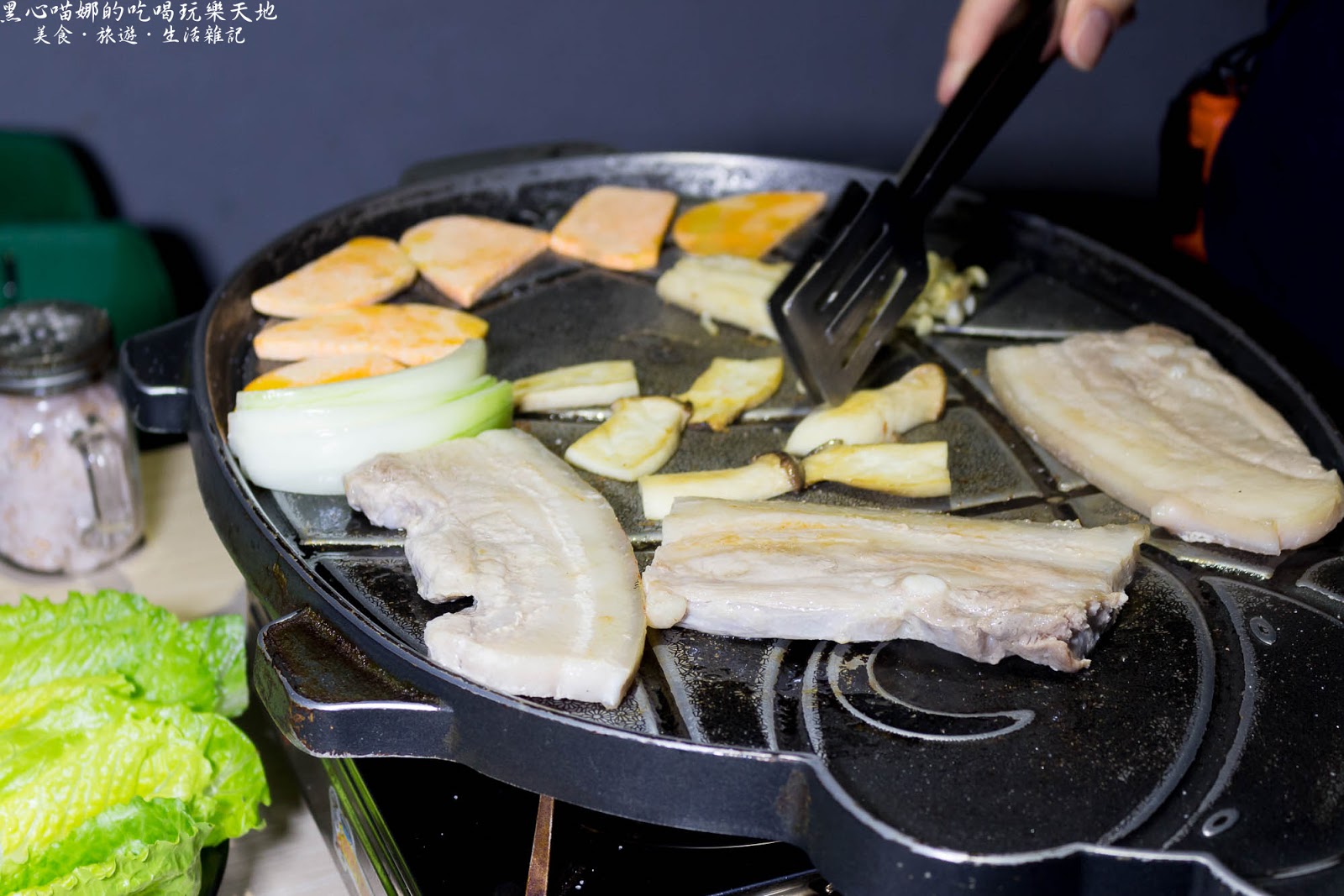 高雄前鎮︱油蔥酥韓國烤肉村　大口喝酒、大口吃肉！！專人烤肉不忙亂❤吃烤肉也能學韓語喲！！요정수 구이마을