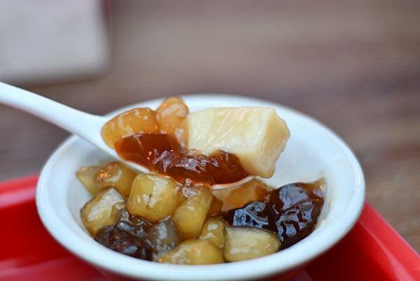 探索蝸牛巷美食「綠豆皮台式甜湯」，品嚐中西區最愛綠豆湯