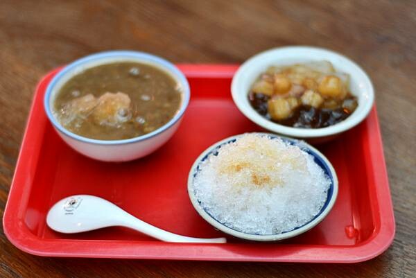 探索蝸牛巷美食「綠豆皮台式甜湯」，品嚐中西區最愛綠豆湯