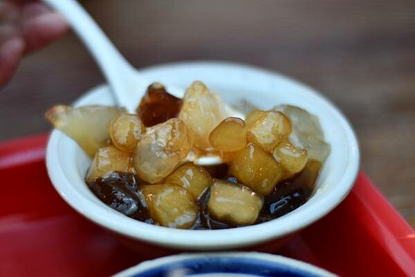 探索蝸牛巷美食「綠豆皮台式甜湯」，品嚐中西區最愛綠豆湯