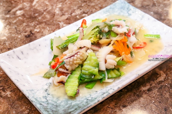 漁川火烤海鮮：【土城熱炒】☼漁川火烤海鮮☼用料豐富的昆布海鮮鍋、活跳跳的波士頓龍蝦各式料理，尚青的海鮮等你來品嚐～♥♥