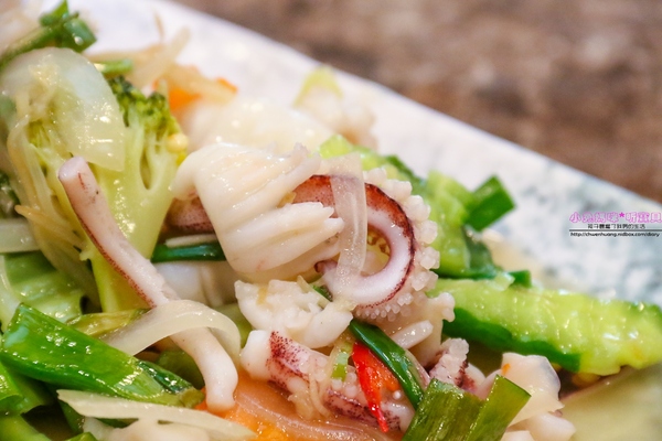 漁川火烤海鮮：【土城熱炒】☼漁川火烤海鮮☼用料豐富的昆布海鮮鍋、活跳跳的波士頓龍蝦各式料理，尚青的海鮮等你來品嚐～♥♥