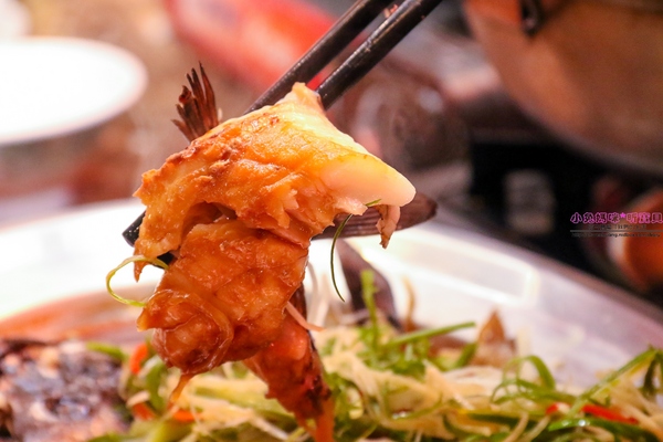 漁川火烤海鮮：【土城熱炒】☼漁川火烤海鮮☼用料豐富的昆布海鮮鍋、活跳跳的波士頓龍蝦各式料理，尚青的海鮮等你來品嚐～♥♥