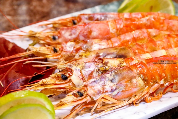 漁川火烤海鮮：【土城熱炒】☼漁川火烤海鮮☼用料豐富的昆布海鮮鍋、活跳跳的波士頓龍蝦各式料理，尚青的海鮮等你來品嚐～♥♥