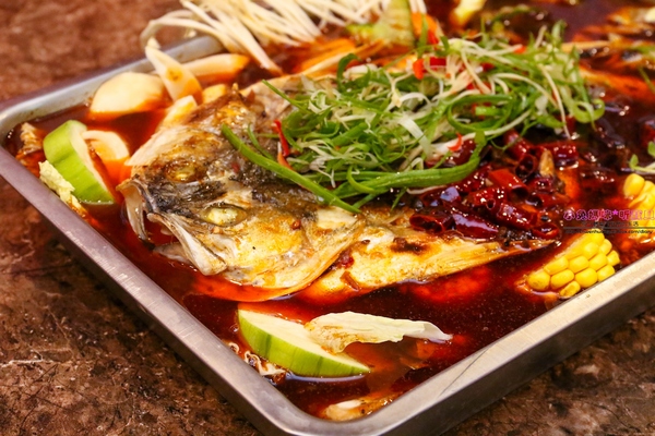 漁川火烤海鮮：【土城熱炒】☼漁川火烤海鮮☼用料豐富的昆布海鮮鍋、活跳跳的波士頓龍蝦各式料理，尚青的海鮮等你來品嚐～♥♥