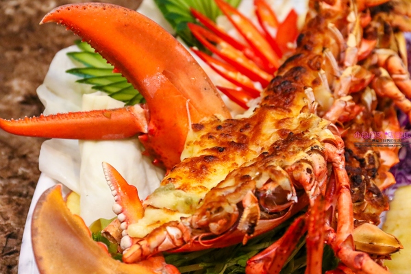 漁川火烤海鮮：【土城熱炒】☼漁川火烤海鮮☼用料豐富的昆布海鮮鍋、活跳跳的波士頓龍蝦各式料理，尚青的海鮮等你來品嚐～♥♥