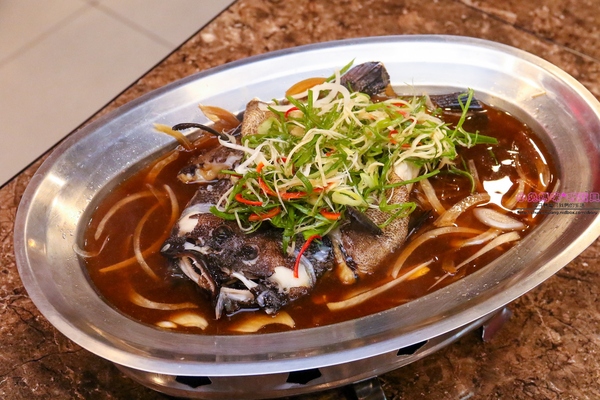 漁川火烤海鮮：【土城熱炒】☼漁川火烤海鮮☼用料豐富的昆布海鮮鍋、活跳跳的波士頓龍蝦各式料理，尚青的海鮮等你來品嚐～♥♥