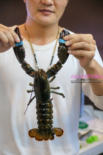 漁川火烤海鮮：【土城熱炒】☼漁川火烤海鮮☼用料豐富的昆布海鮮鍋、活跳跳的波士頓龍蝦各式料理，尚青的海鮮等你來品嚐～♥♥