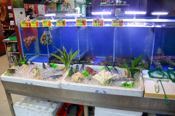 漁川火烤海鮮：【土城熱炒】☼漁川火烤海鮮☼用料豐富的昆布海鮮鍋、活跳跳的波士頓龍蝦各式料理，尚青的海鮮等你來品嚐～♥♥