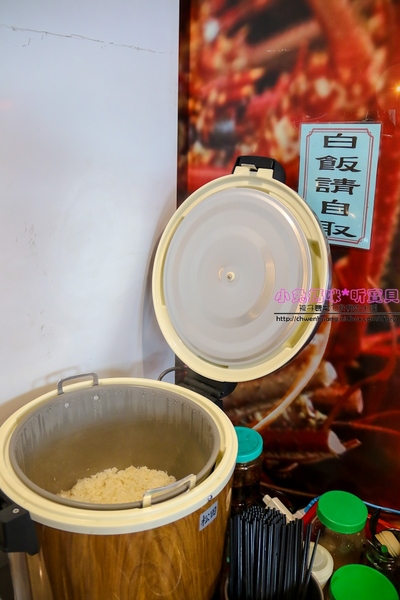 漁川火烤海鮮：【土城熱炒】☼漁川火烤海鮮☼用料豐富的昆布海鮮鍋、活跳跳的波士頓龍蝦各式料理，尚青的海鮮等你來品嚐～♥♥