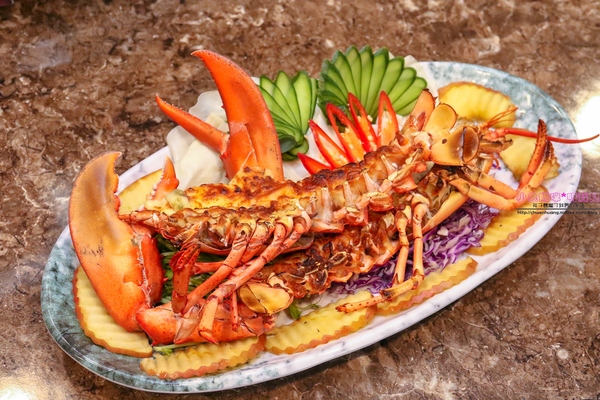 漁川火烤海鮮：【土城熱炒】☼漁川火烤海鮮☼用料豐富的昆布海鮮鍋、活跳跳的波士頓龍蝦各式料理，尚青的海鮮等你來品嚐～♥♥