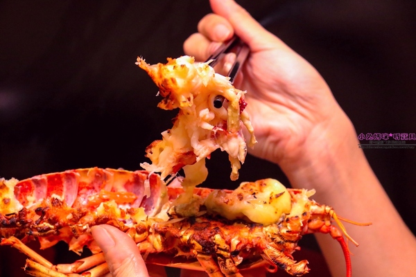 漁川火烤海鮮：【土城熱炒】☼漁川火烤海鮮☼用料豐富的昆布海鮮鍋、活跳跳的波士頓龍蝦各式料理，尚青的海鮮等你來品嚐～♥♥