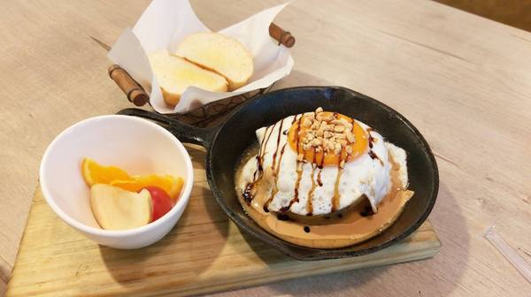 雨田+：雨田+ - 新店知名早午餐 四種起司組成的超爆漿豪華綜合起司土司怎麼可以錯過 悠閒假日的好去處