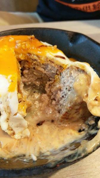 雨田+：雨田+ - 新店知名早午餐 四種起司組成的超爆漿豪華綜合起司土司怎麼可以錯過 悠閒假日的好去處