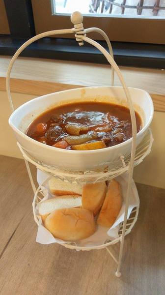 雨田+：雨田+ - 新店知名早午餐 四種起司組成的超爆漿豪華綜合起司土司怎麼可以錯過 悠閒假日的好去處