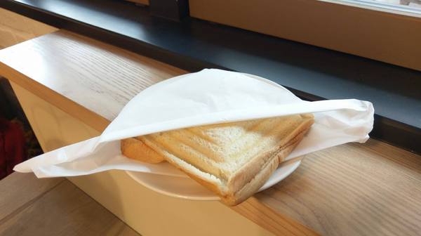 雨田+：雨田+ - 新店知名早午餐 四種起司組成的超爆漿豪華綜合起司土司怎麼可以錯過 悠閒假日的好去處