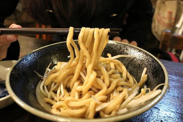 台灣鹿港囝仔：【彰化食記】鹿港的特色店家~台灣鹿港の子/台灣鹿港囝仔-人文生活館/原來是一家走復古風的滷味店吶/黃金麵懷舊遊樂園/舊街景