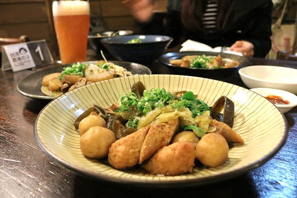 台灣鹿港囝仔：【彰化食記】鹿港的特色店家~台灣鹿港の子/台灣鹿港囝仔-人文生活館/原來是一家走復古風的滷味店吶/黃金麵懷舊遊樂園/舊街景