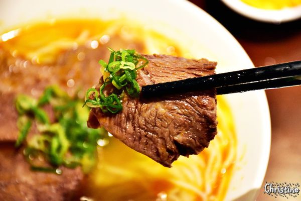 【台北。美食】善導寺站 / 九寨川味精緻麵食館，經典牛肉麵/麻辣麵，好喝的酥麻湯底，澎湃不膩口的滷味拼盤