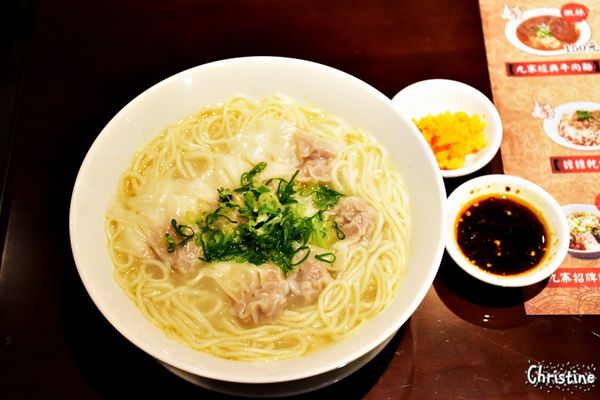 【台北。美食】善導寺站 / 九寨川味精緻麵食館，經典牛肉麵/麻辣麵，好喝的酥麻湯底，澎湃不膩口的滷味拼盤