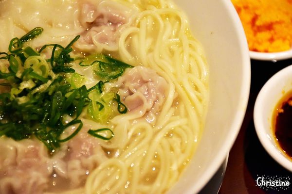 【台北。美食】善導寺站 / 九寨川味精緻麵食館，經典牛肉麵/麻辣麵，好喝的酥麻湯底，澎湃不膩口的滷味拼盤