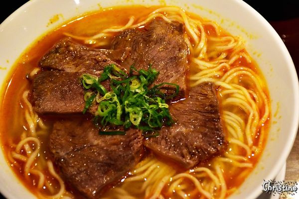 【台北。美食】善導寺站 / 九寨川味精緻麵食館，經典牛肉麵/麻辣麵，好喝的酥麻湯底，澎湃不膩口的滷味拼盤