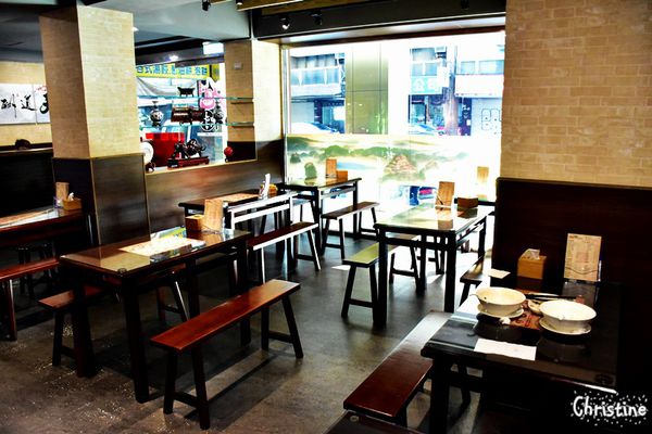 【台北。美食】善導寺站 / 九寨川味精緻麵食館，經典牛肉麵/麻辣麵，好喝的酥麻湯底，澎湃不膩口的滷味拼盤