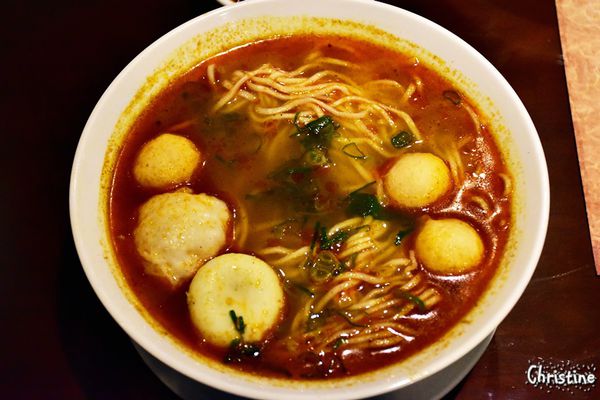 【台北。美食】善導寺站 / 九寨川味精緻麵食館，經典牛肉麵/麻辣麵，好喝的酥麻湯底，澎湃不膩口的滷味拼盤