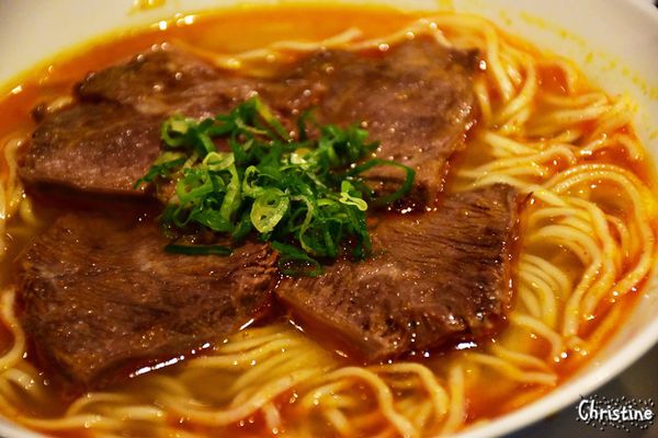 【台北。美食】善導寺站 / 九寨川味精緻麵食館，經典牛肉麵/麻辣麵，好喝的酥麻湯底，澎湃不膩口的滷味拼盤