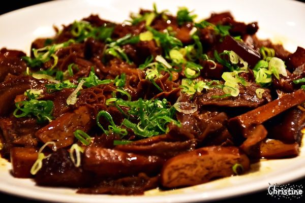 【台北。美食】善導寺站 / 九寨川味精緻麵食館，經典牛肉麵/麻辣麵，好喝的酥麻湯底，澎湃不膩口的滷味拼盤