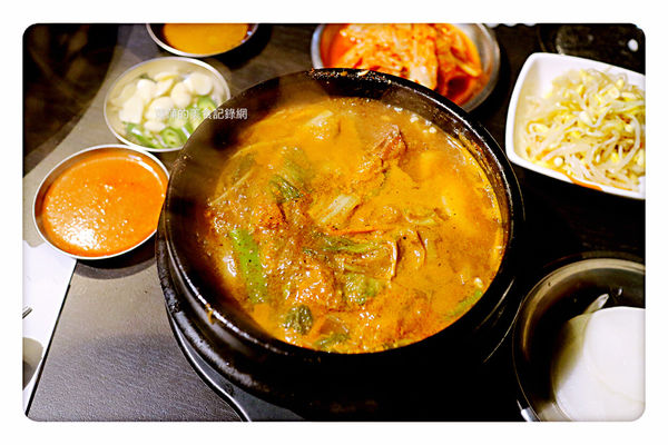 【新店美食】安妞韓國烤肉食堂 ~ 新店好吃的韓國烤肉❤️豬五花/馬鈴薯豬骨湯/韓式炸雞 - 捷運大坪林站